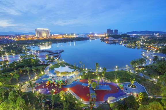 美丽玉湖 曾桃生 摄