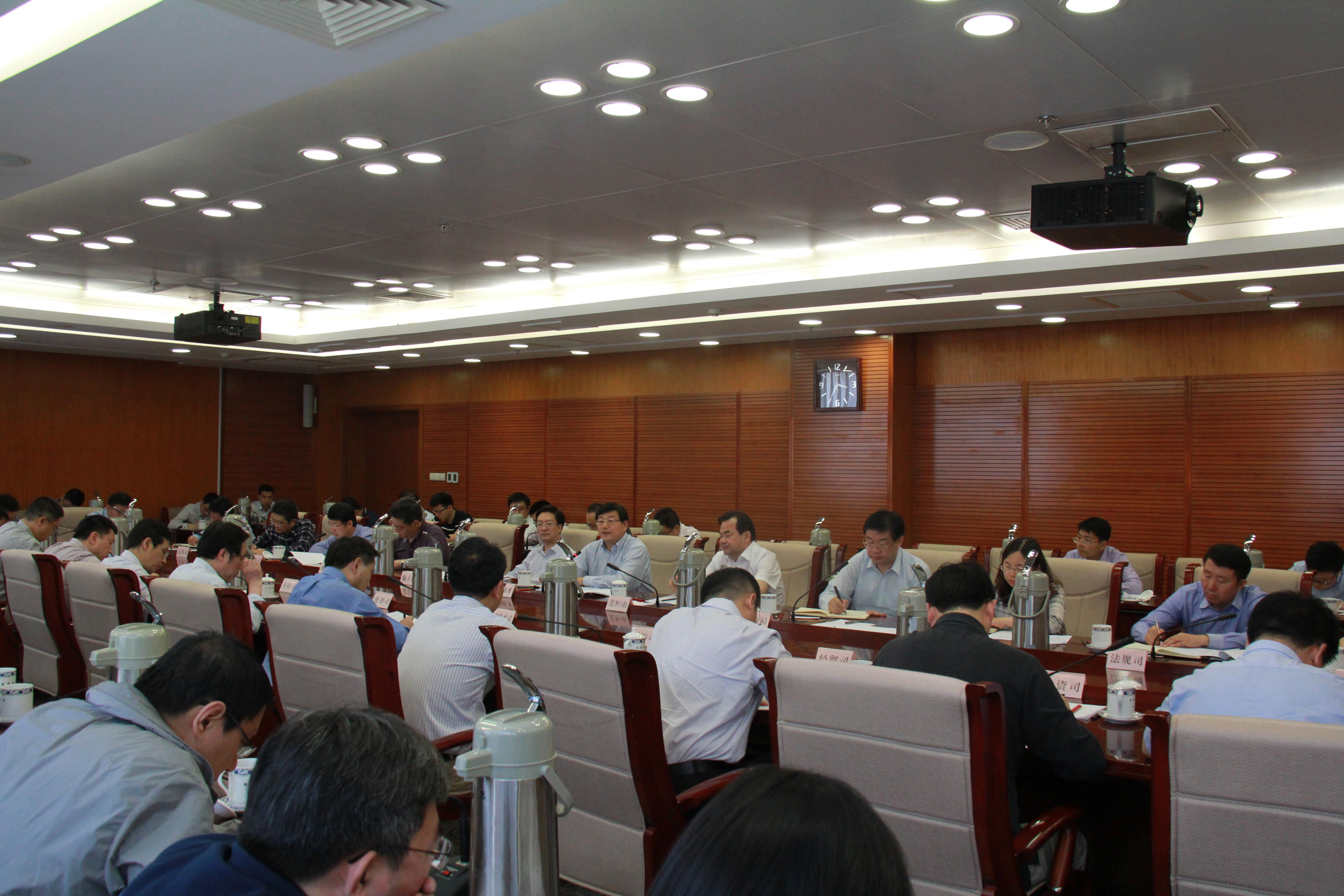 十三五规划实施中期评估工作领导小组及起草小组第一次全体会议召开