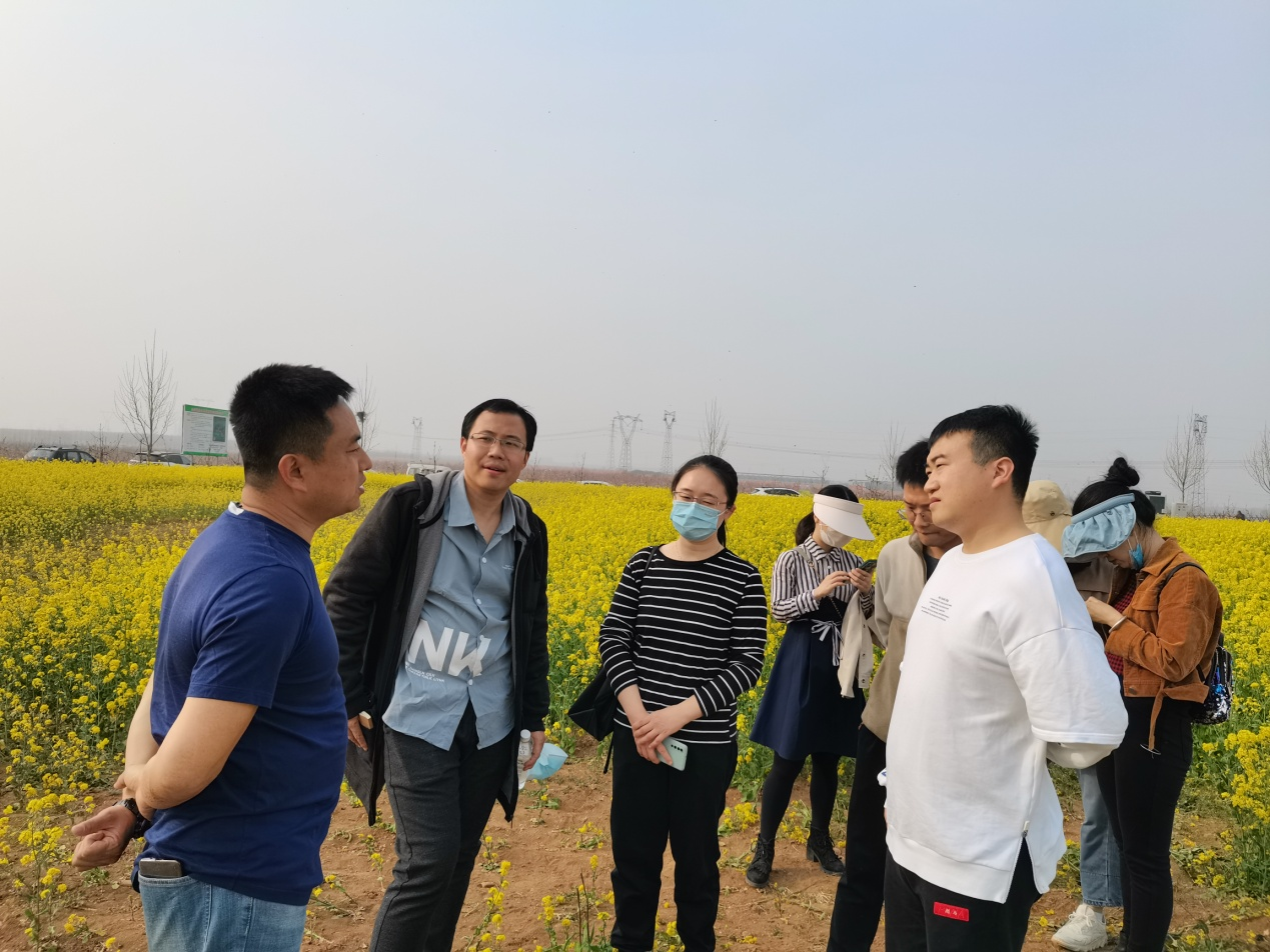 我委派驻灵寿县挂职干部调研特色农业项目发展情况