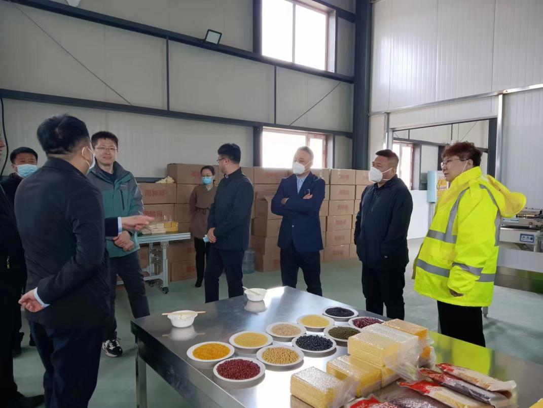 我委派驻汪清县挂职干部赴罗子沟镇调研农产品加工业发展情况