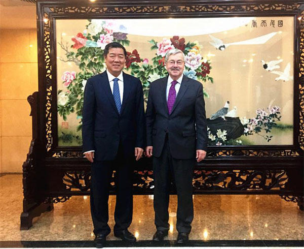 何立峰主任会见美国新任驻华大使布兰斯塔德