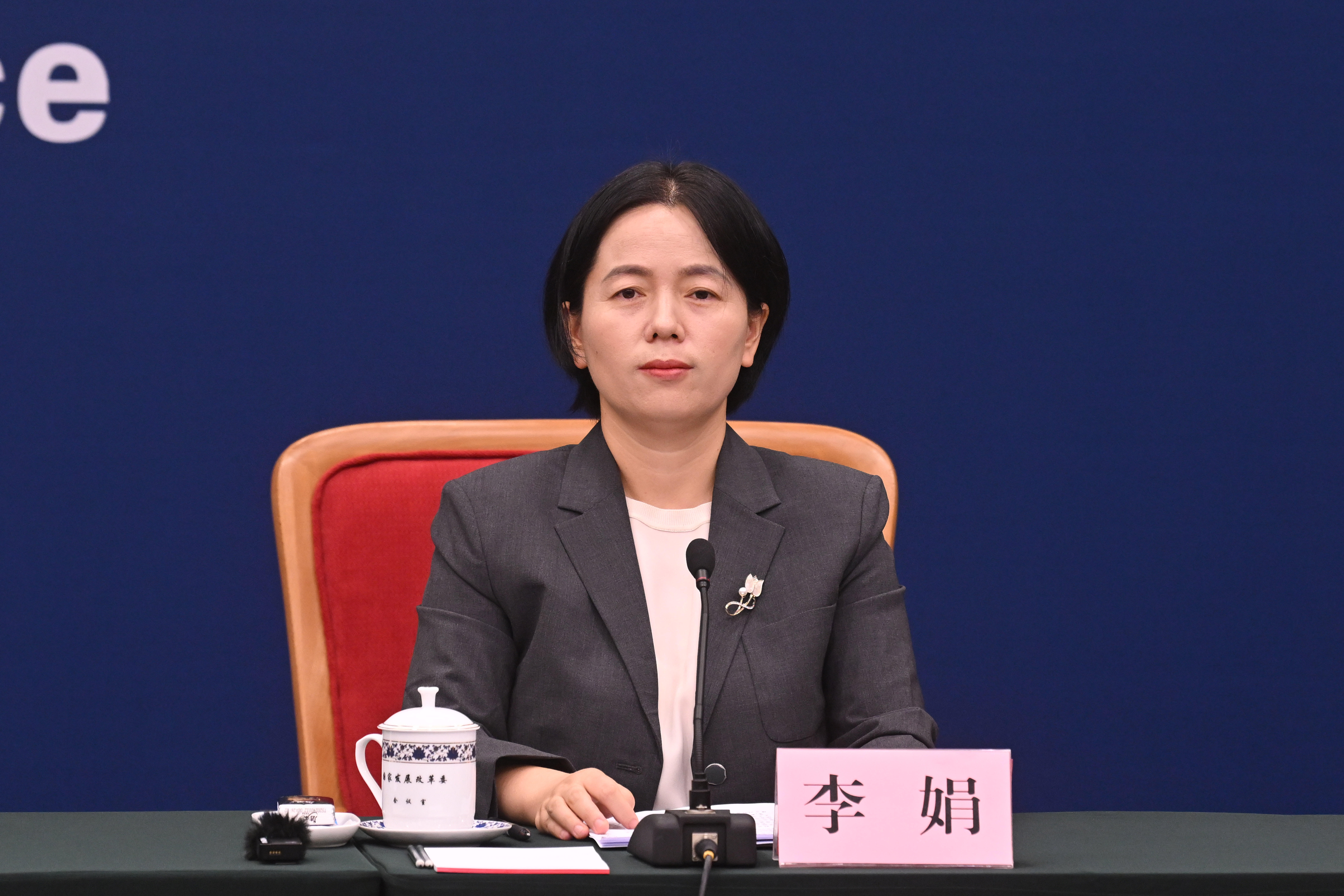 李娟.jpg